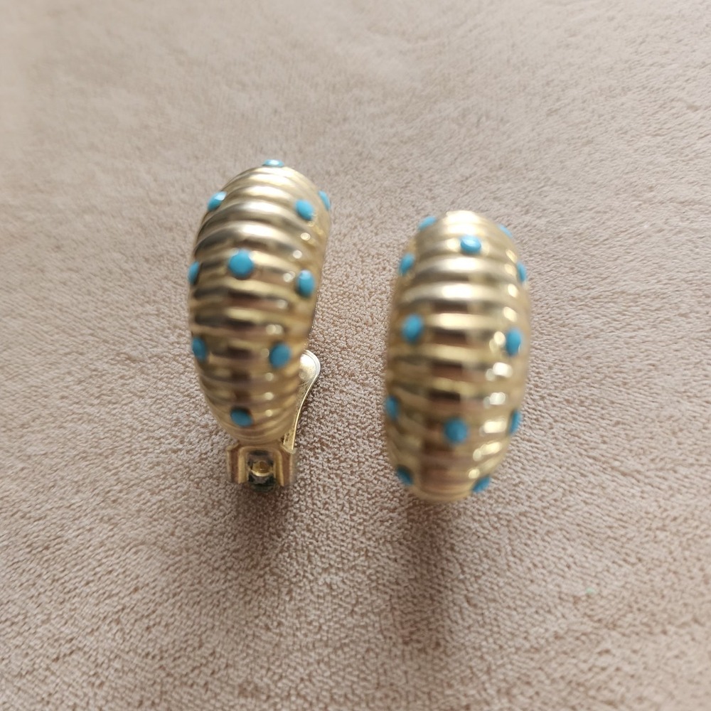 Vintage Clip On Gold Colored Shrimp Earrings With Turquoise Beading - Picture 9 of 9